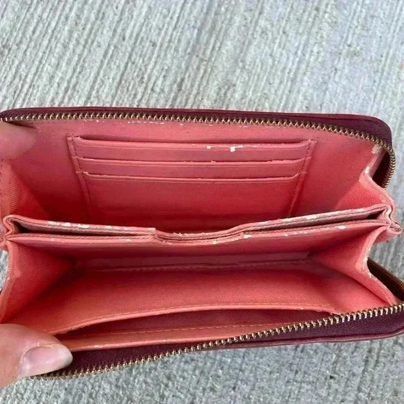 Vintage Fossil Wallet Red Leather Zip around Pocket Card Slots - Picture 7 of 7